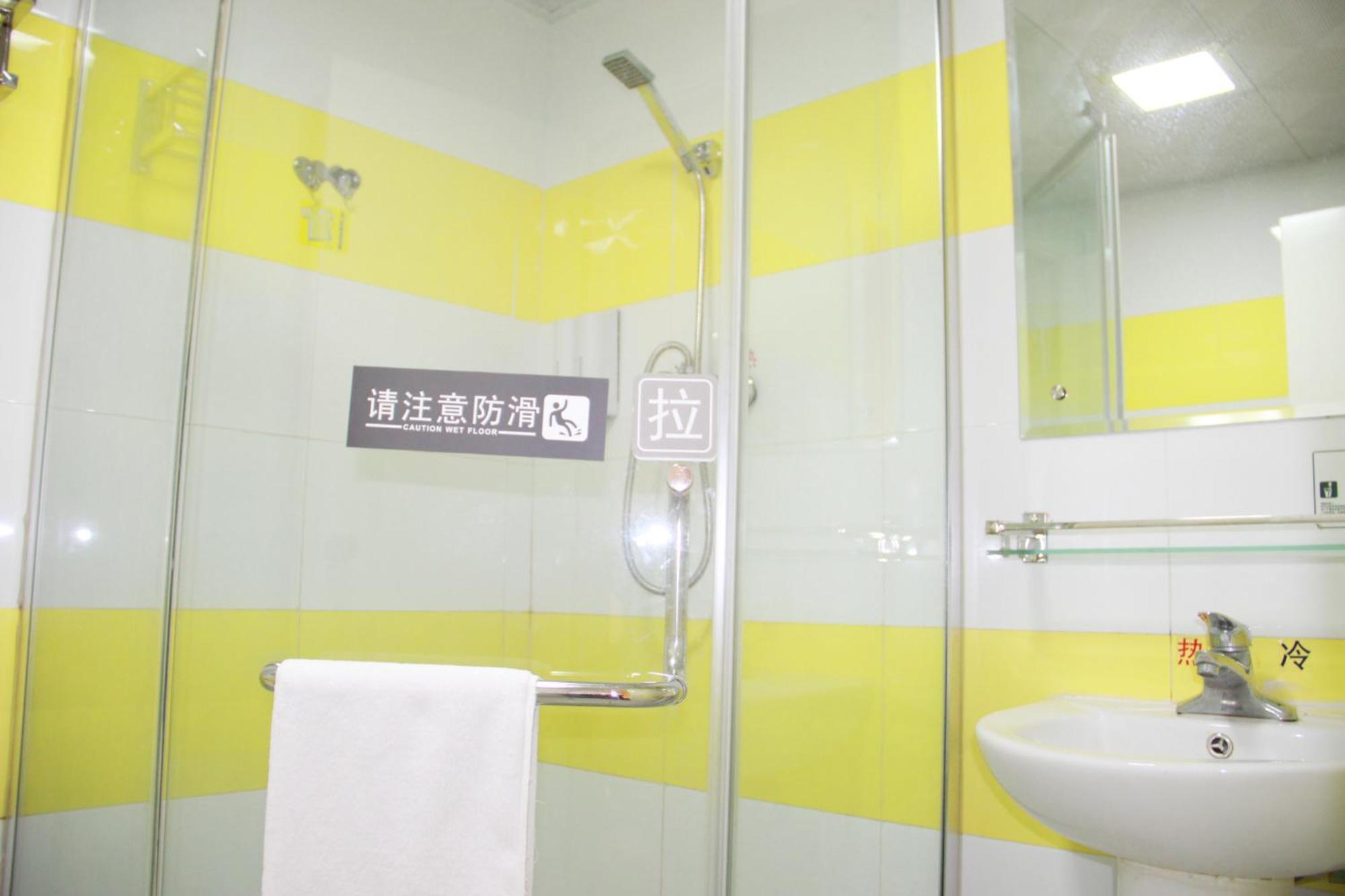 7Days Inn Guangzhou South Railway Station Huijiang Subway Station Extérieur photo