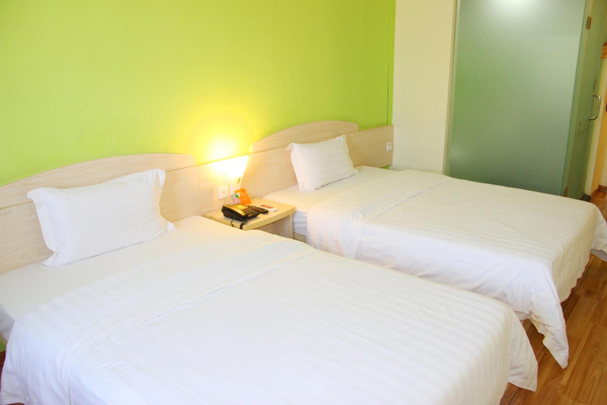 7Days Inn Guangzhou South Railway Station Huijiang Subway Station Extérieur photo