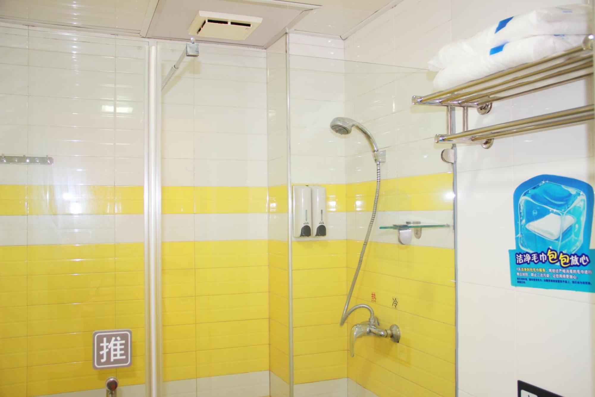 7Days Inn Guangzhou South Railway Station Huijiang Subway Station Extérieur photo